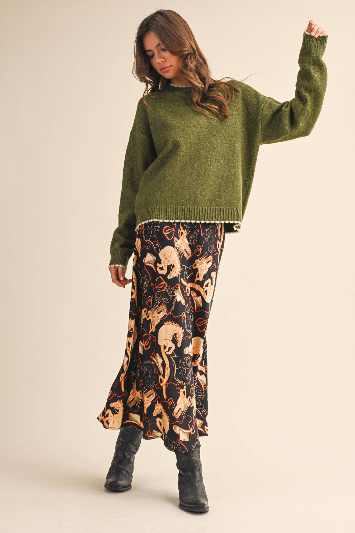 CONTRAST KNIT SCALLOPED EDGE SWEATER