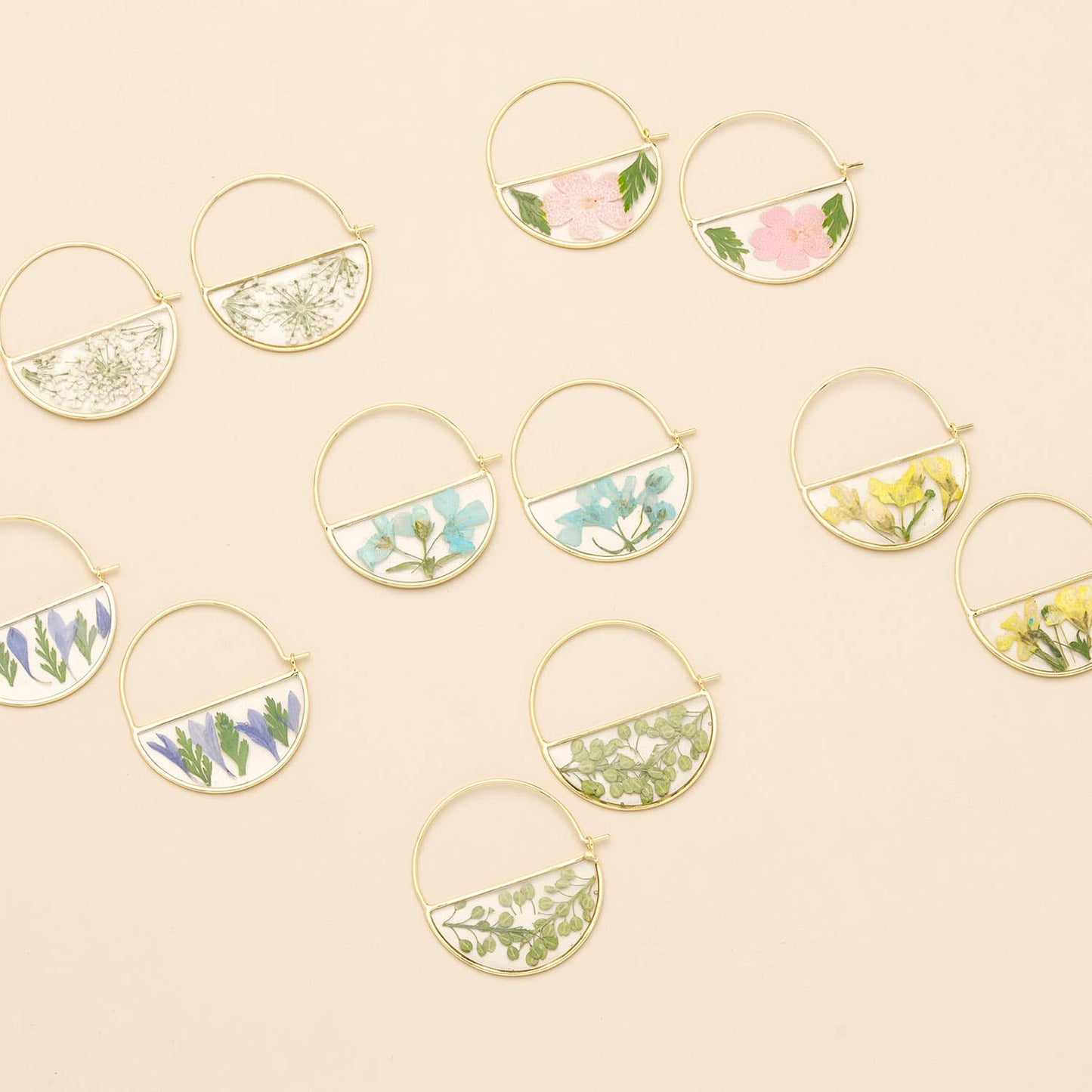 Pressed Flower Hoop Earring - White Lace Flower/Gold