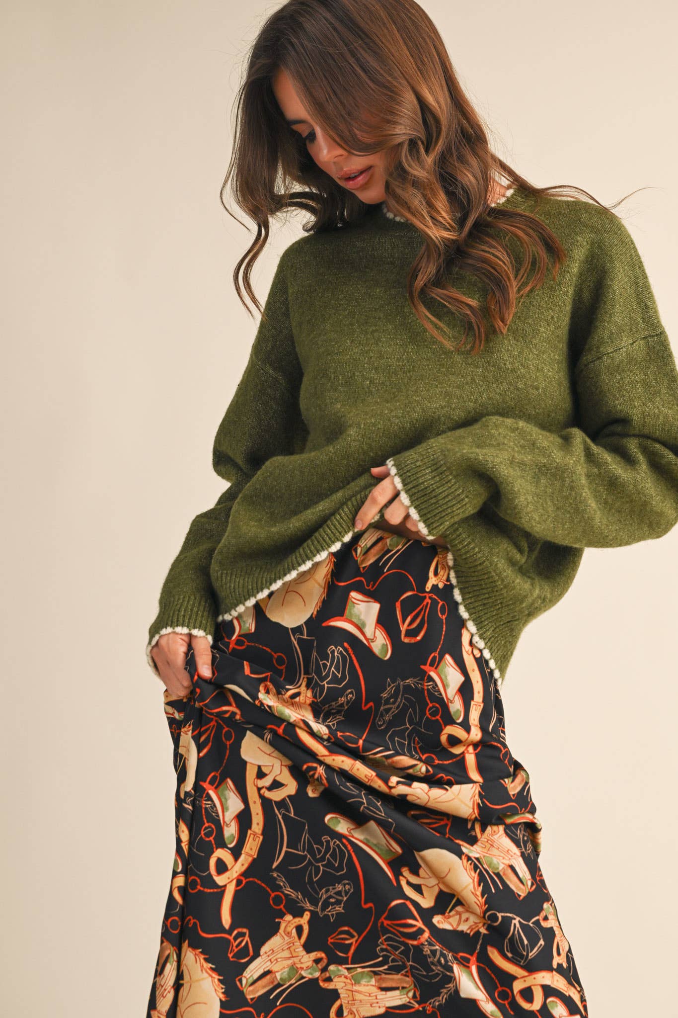 CONTRAST KNIT SCALLOPED EDGE SWEATER