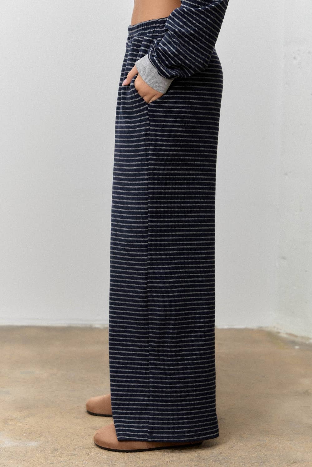 STRIPED ELASTIC WAIST PANTS
