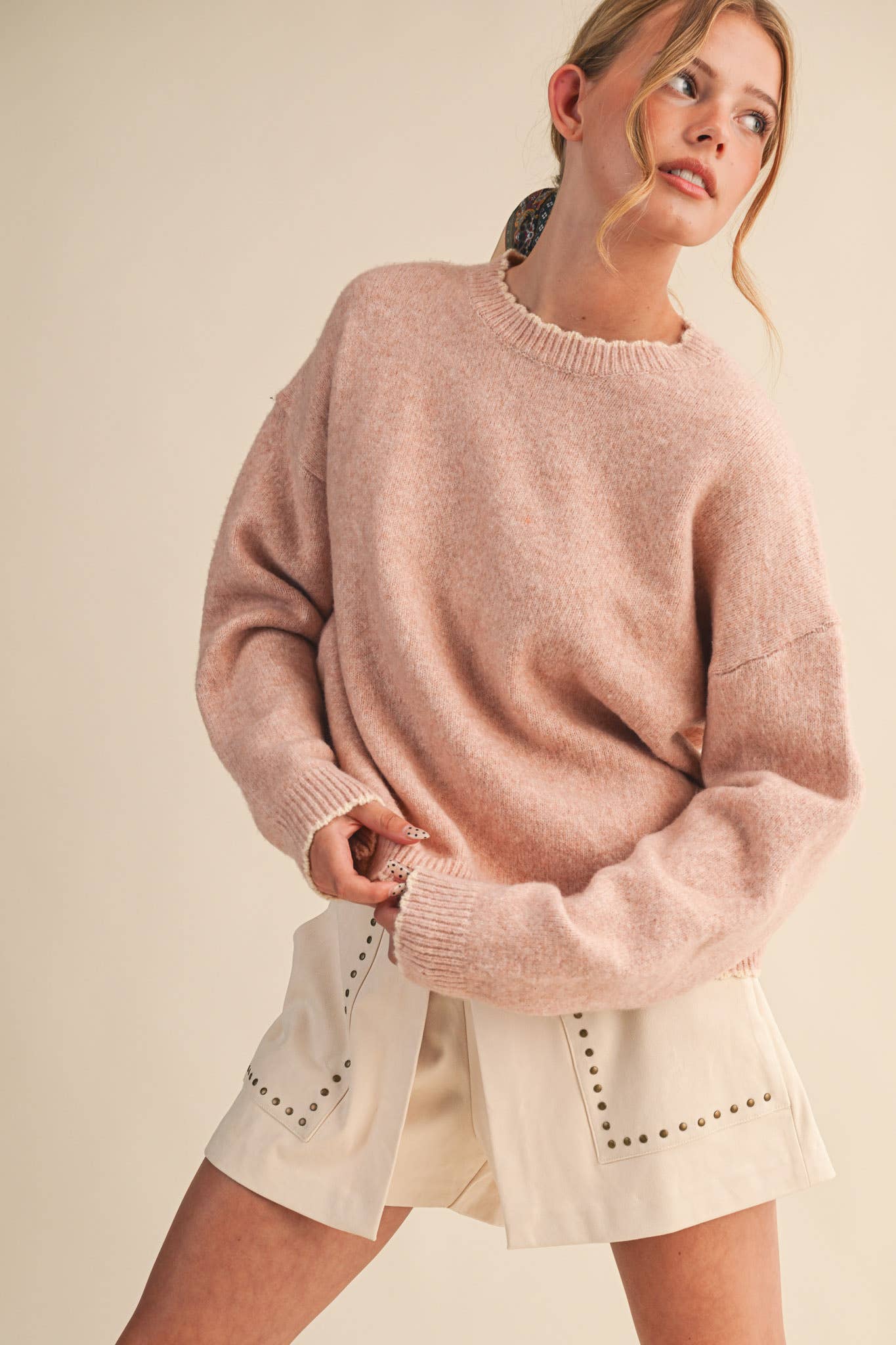CONTRAST KNIT SCALLOPED EDGE SWEATER