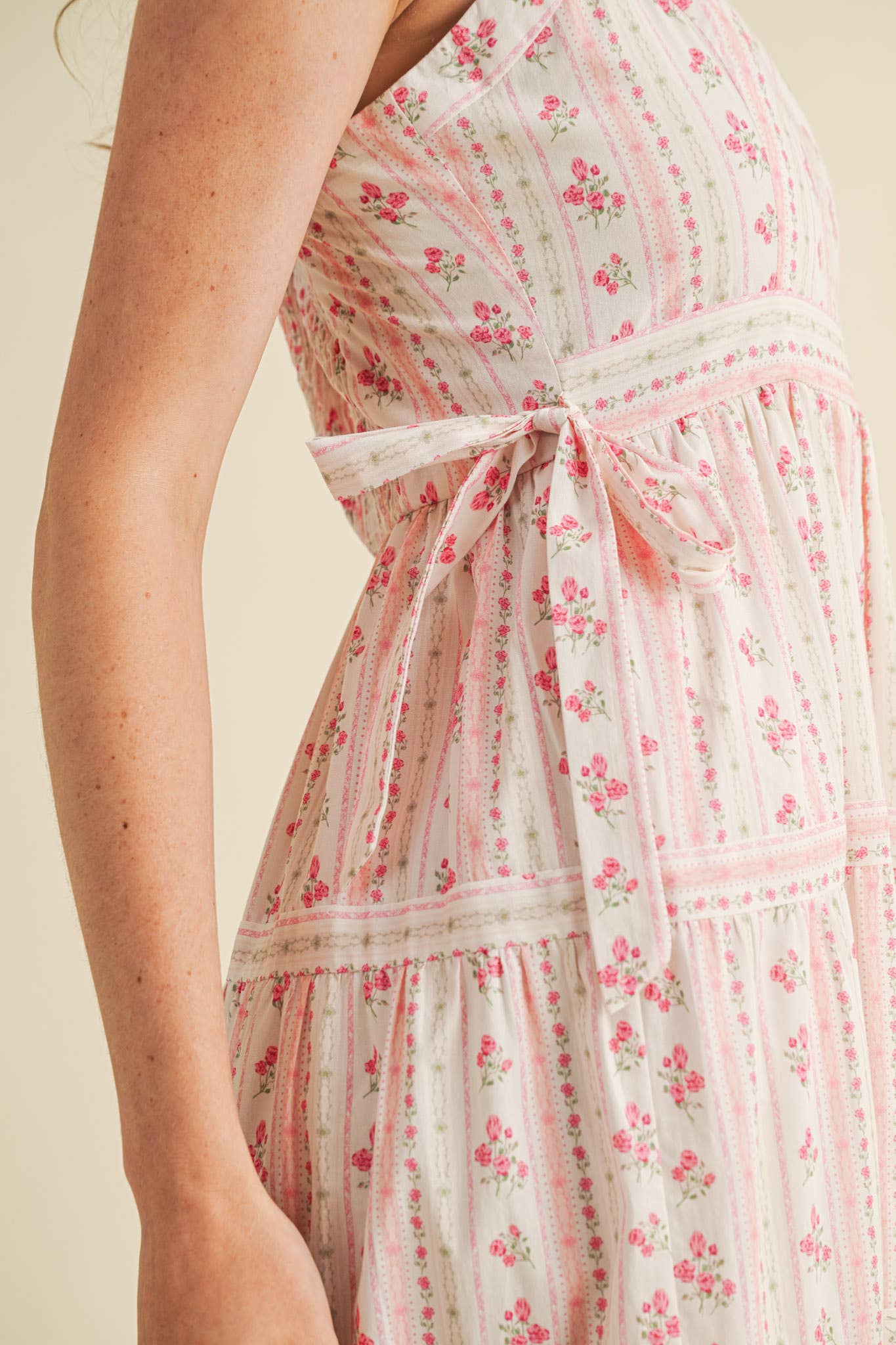 RUFFLED STRAP FLORAL MIDI DRESS WITH SIDE TYING BOWS MDR3586
