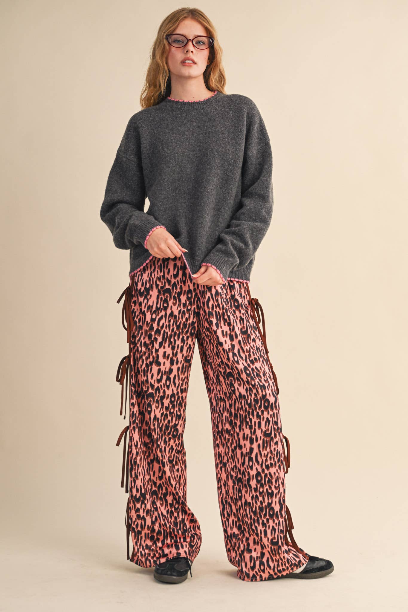CONTRAST KNIT SCALLOPED EDGE SWEATER