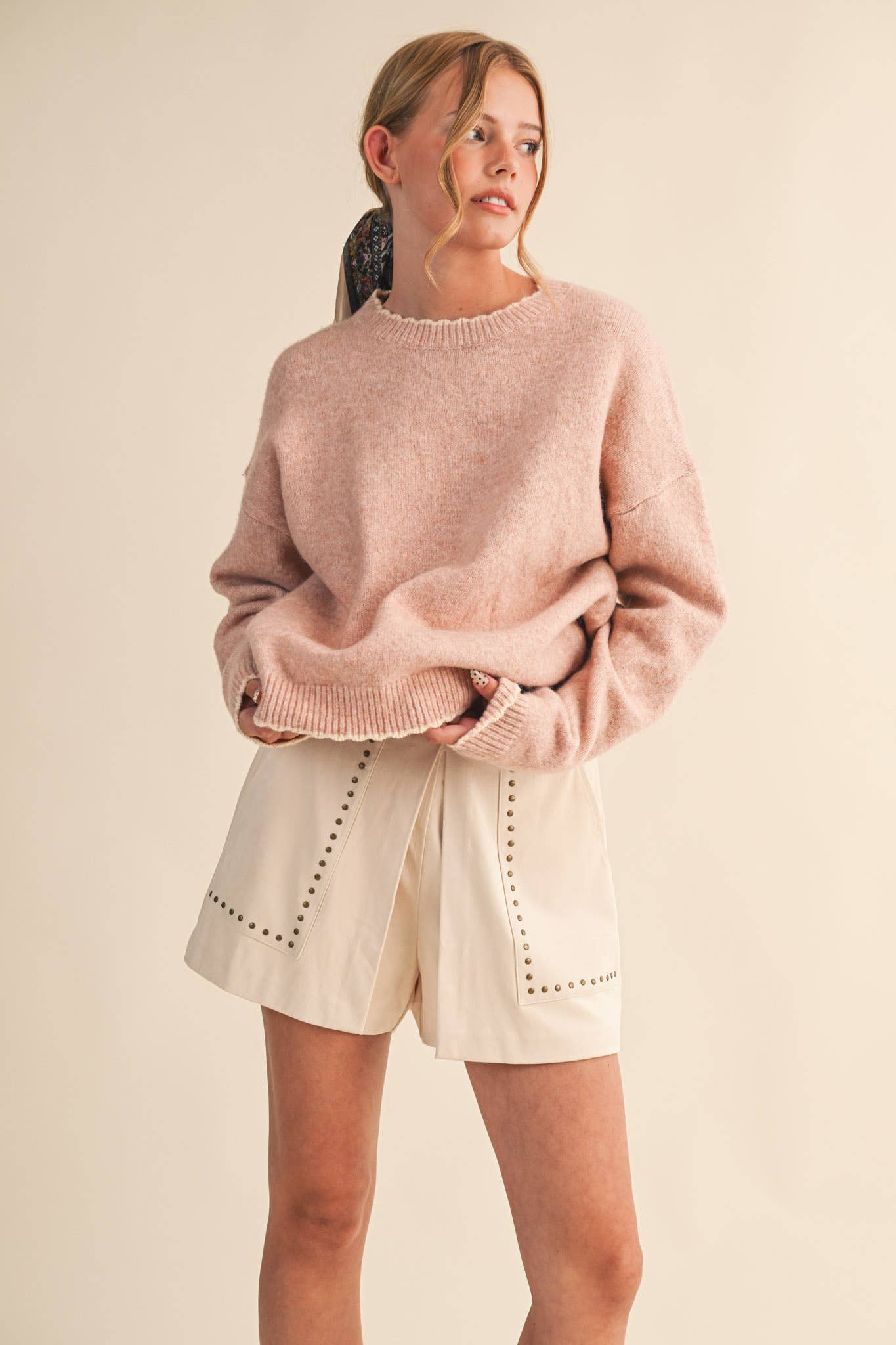CONTRAST KNIT SCALLOPED EDGE SWEATER