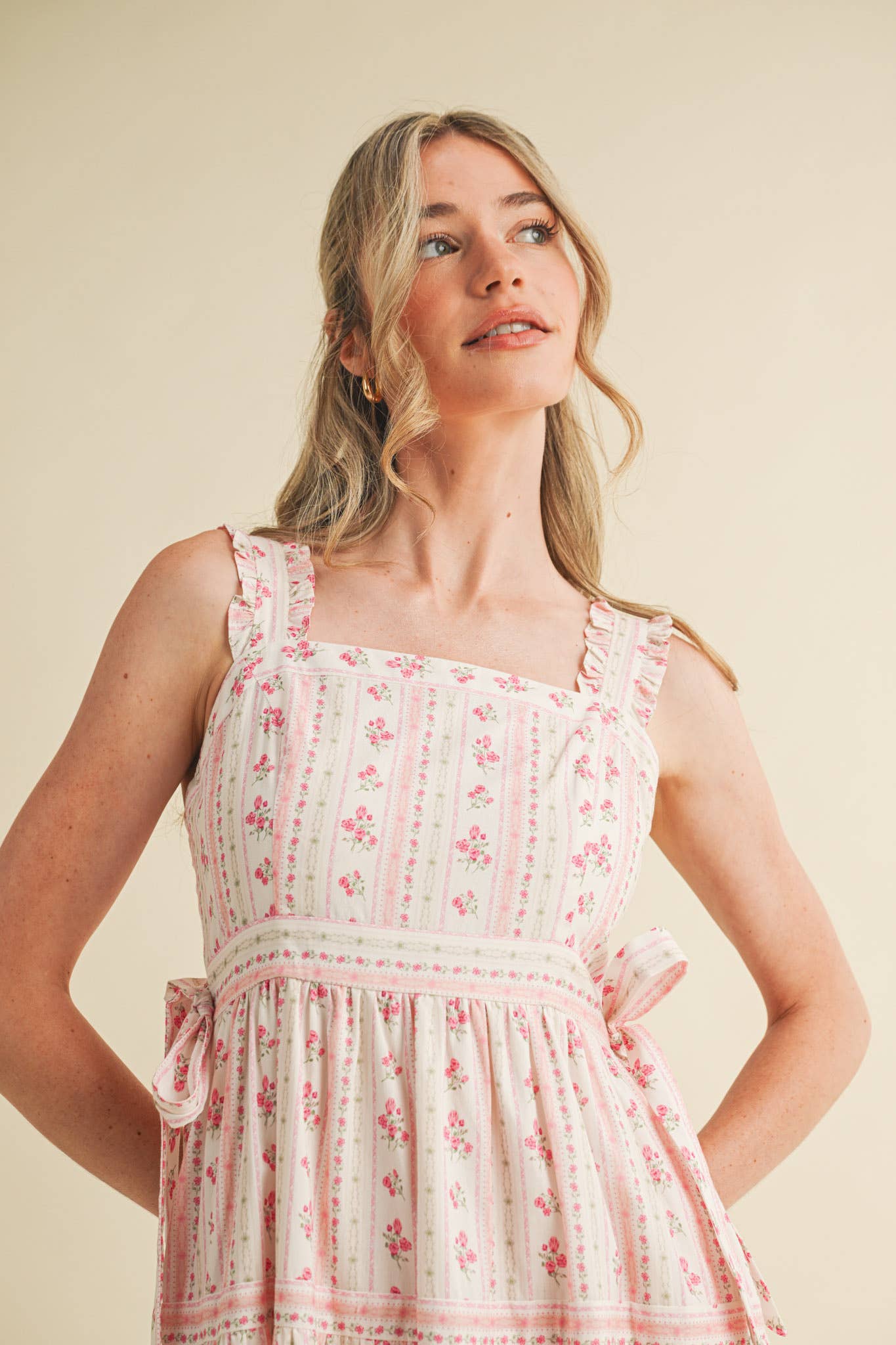 RUFFLED STRAP FLORAL MIDI DRESS WITH SIDE TYING BOWS MDR3586