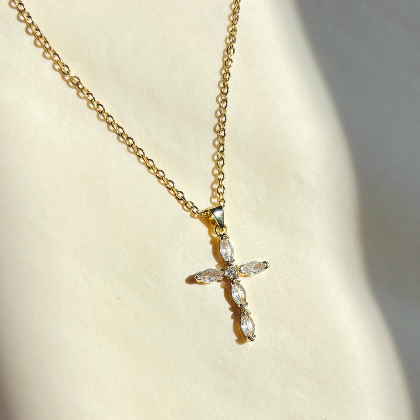 STATEMENT CRYSTAL CROSS NECKLACE | diamond cross necklace