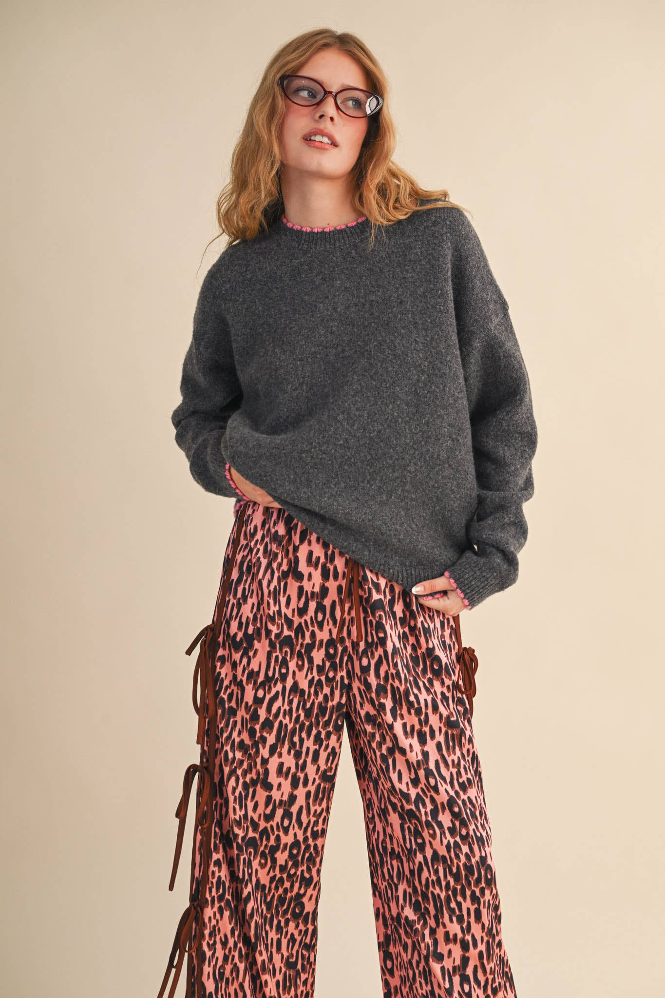 CONTRAST KNIT SCALLOPED EDGE SWEATER