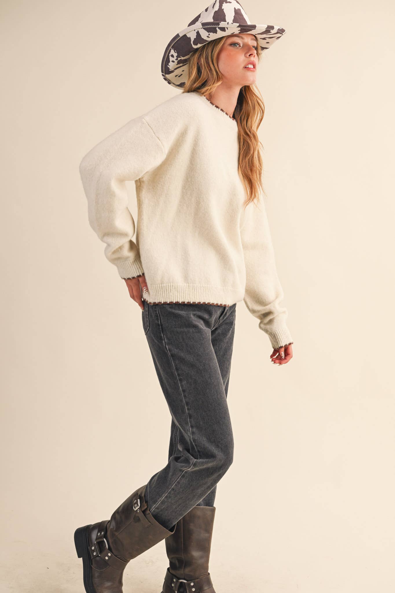 CONTRAST KNIT SCALLOPED EDGE SWEATER