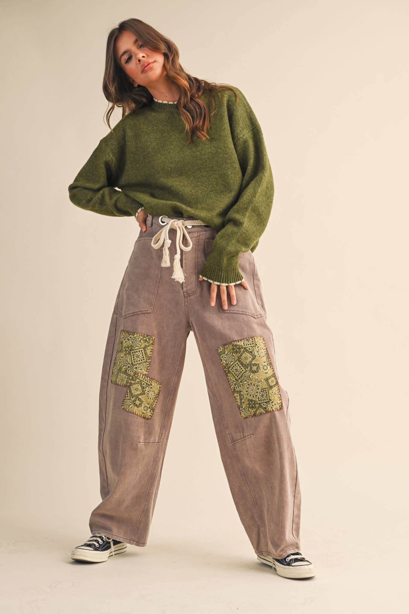 CONTRAST KNIT SCALLOPED EDGE SWEATER