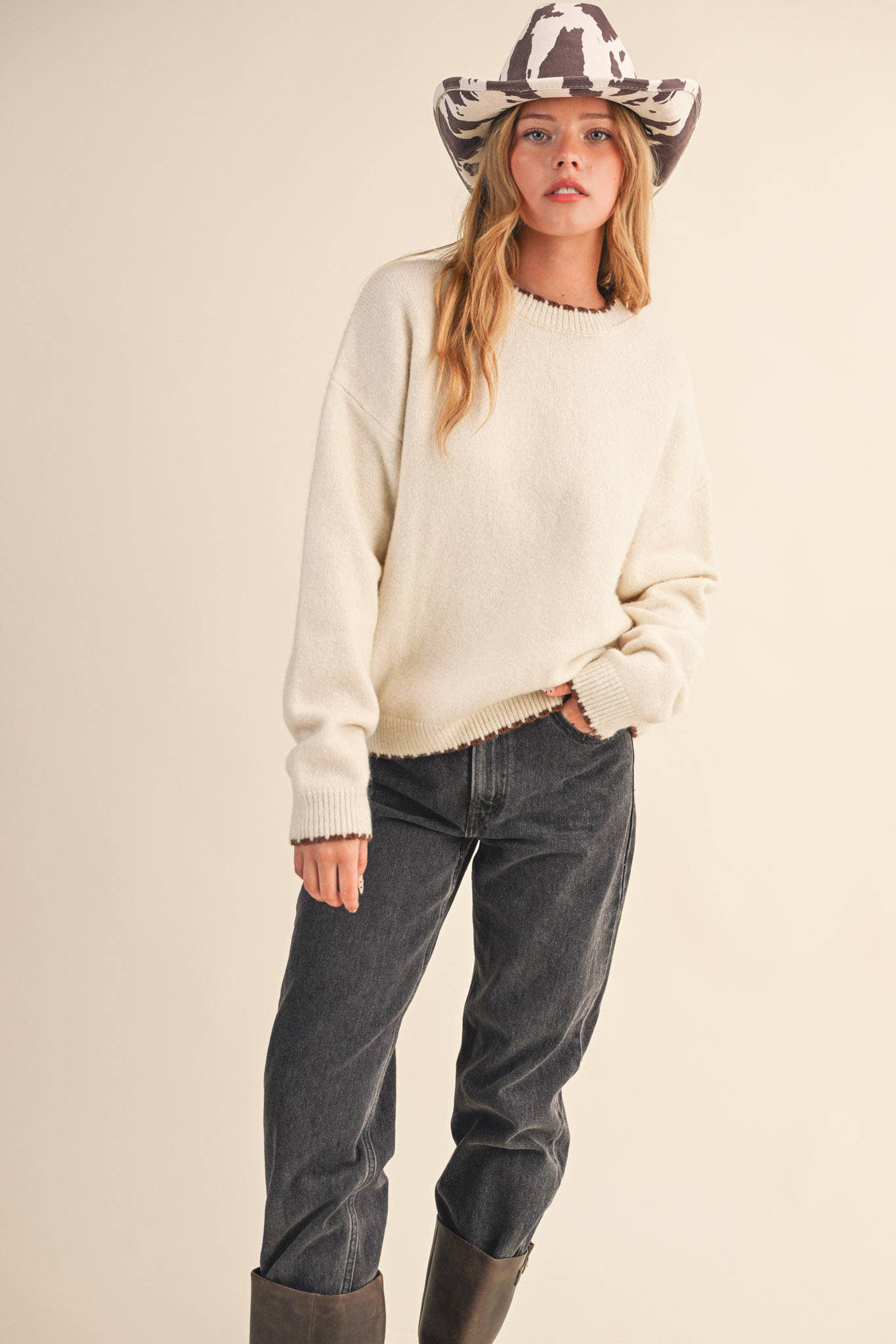 CONTRAST KNIT SCALLOPED EDGE SWEATER