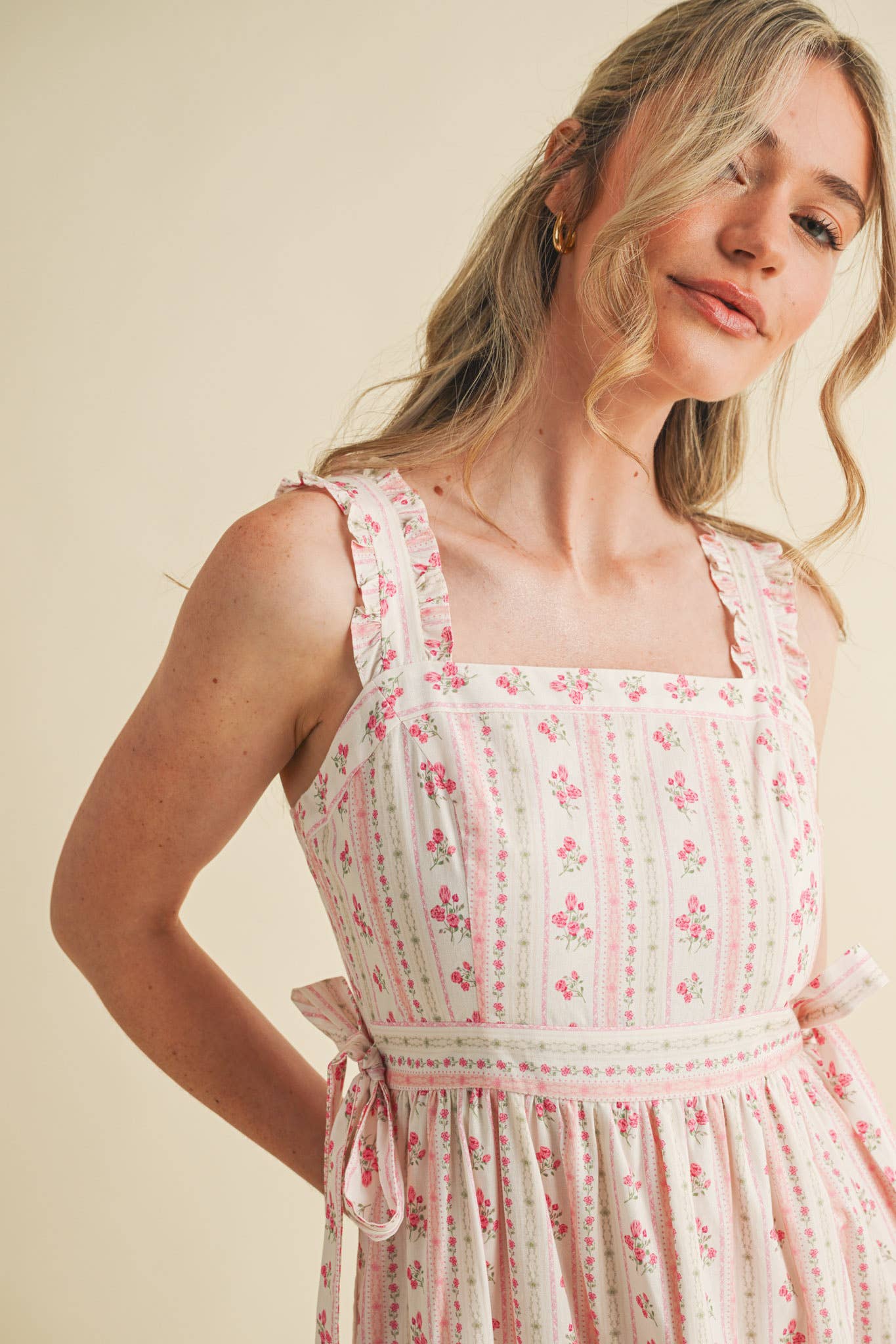 RUFFLED STRAP FLORAL MIDI DRESS WITH SIDE TYING BOWS MDR3586