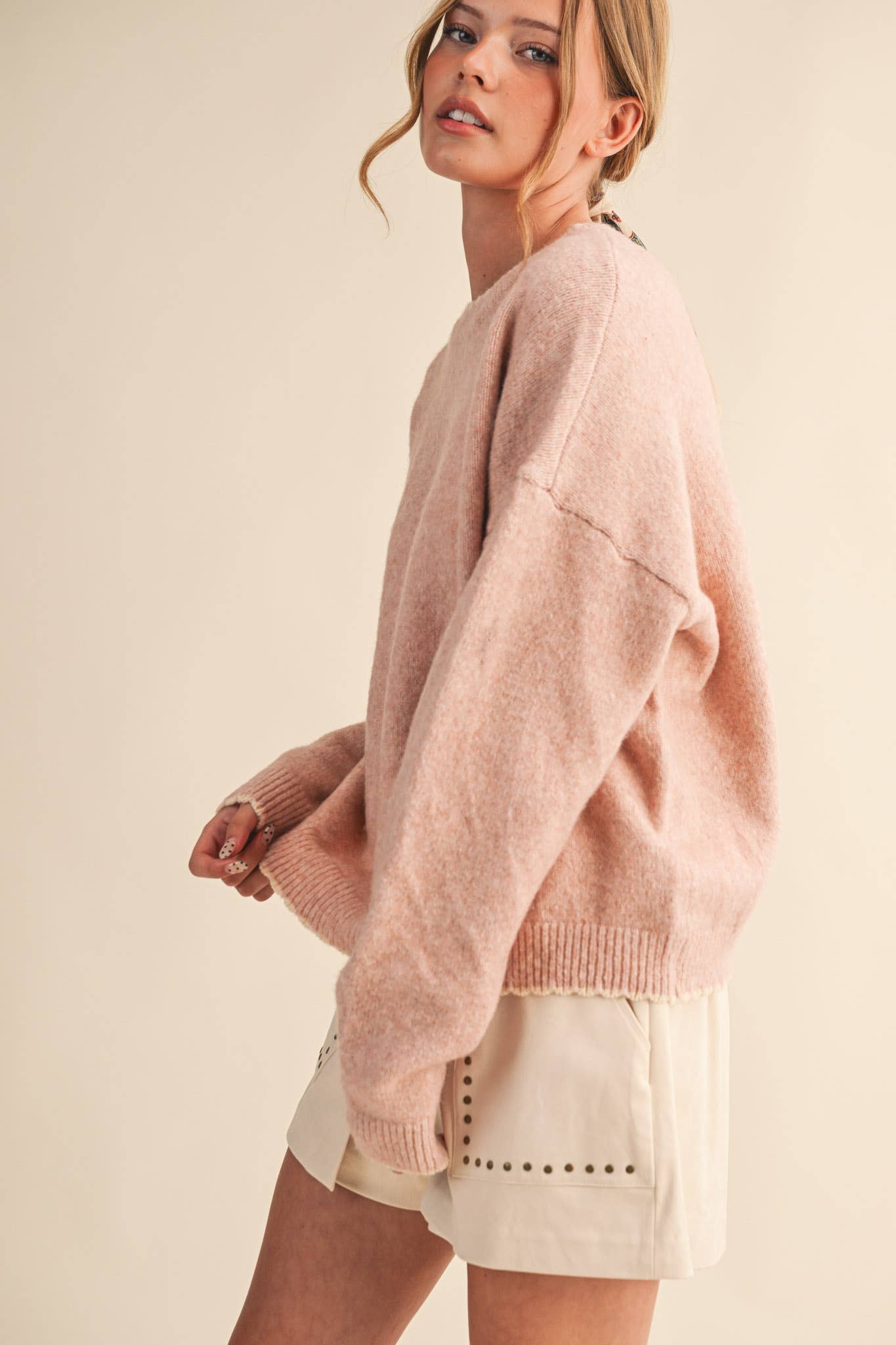 CONTRAST KNIT SCALLOPED EDGE SWEATER