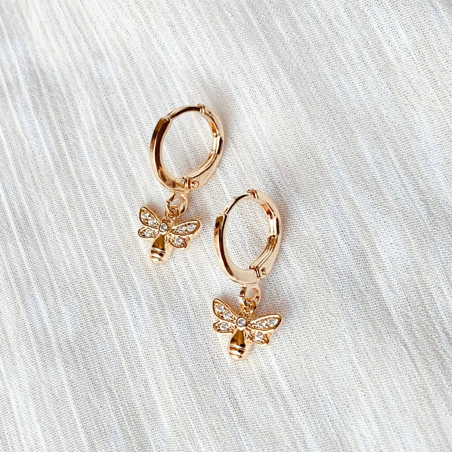 BUMBLE BEE HUGGIE HOOPS | 18K gold | bee charm hoop dangles