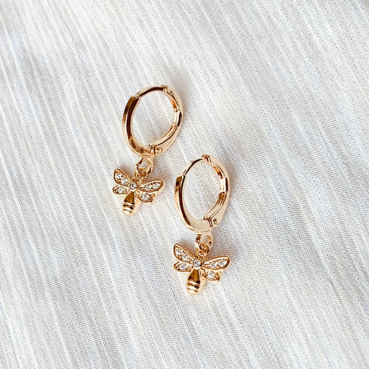 BUMBLE BEE HUGGIE HOOPS | 18K gold | bee charm hoop dangles