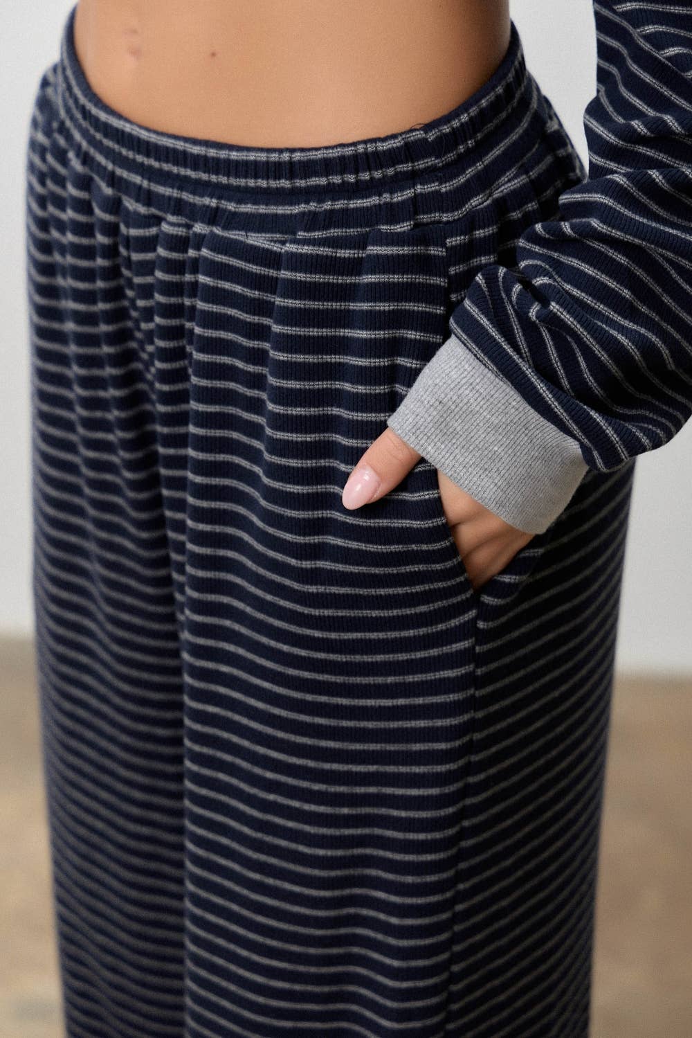 STRIPED ELASTIC WAIST PANTS