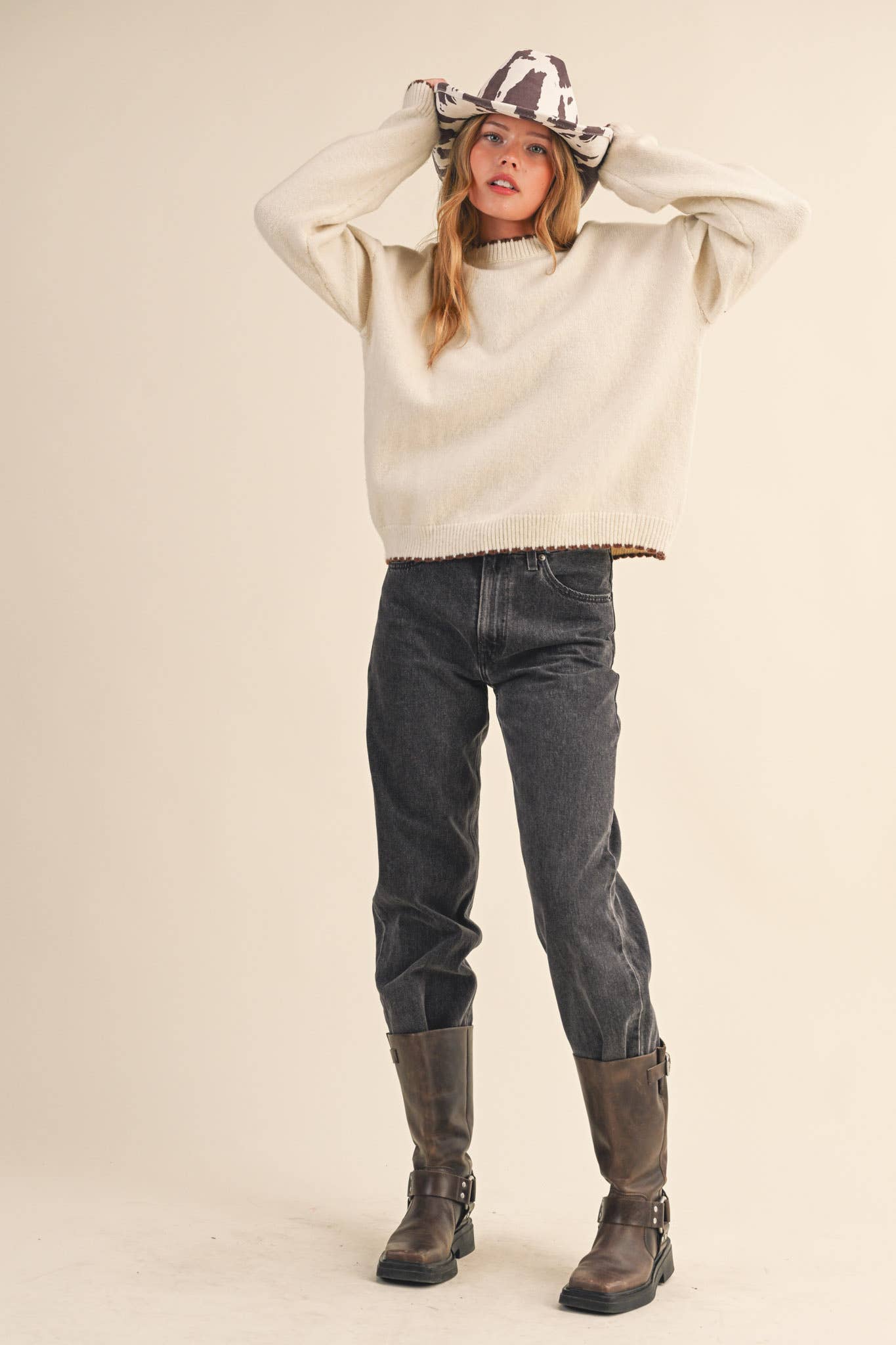 CONTRAST KNIT SCALLOPED EDGE SWEATER