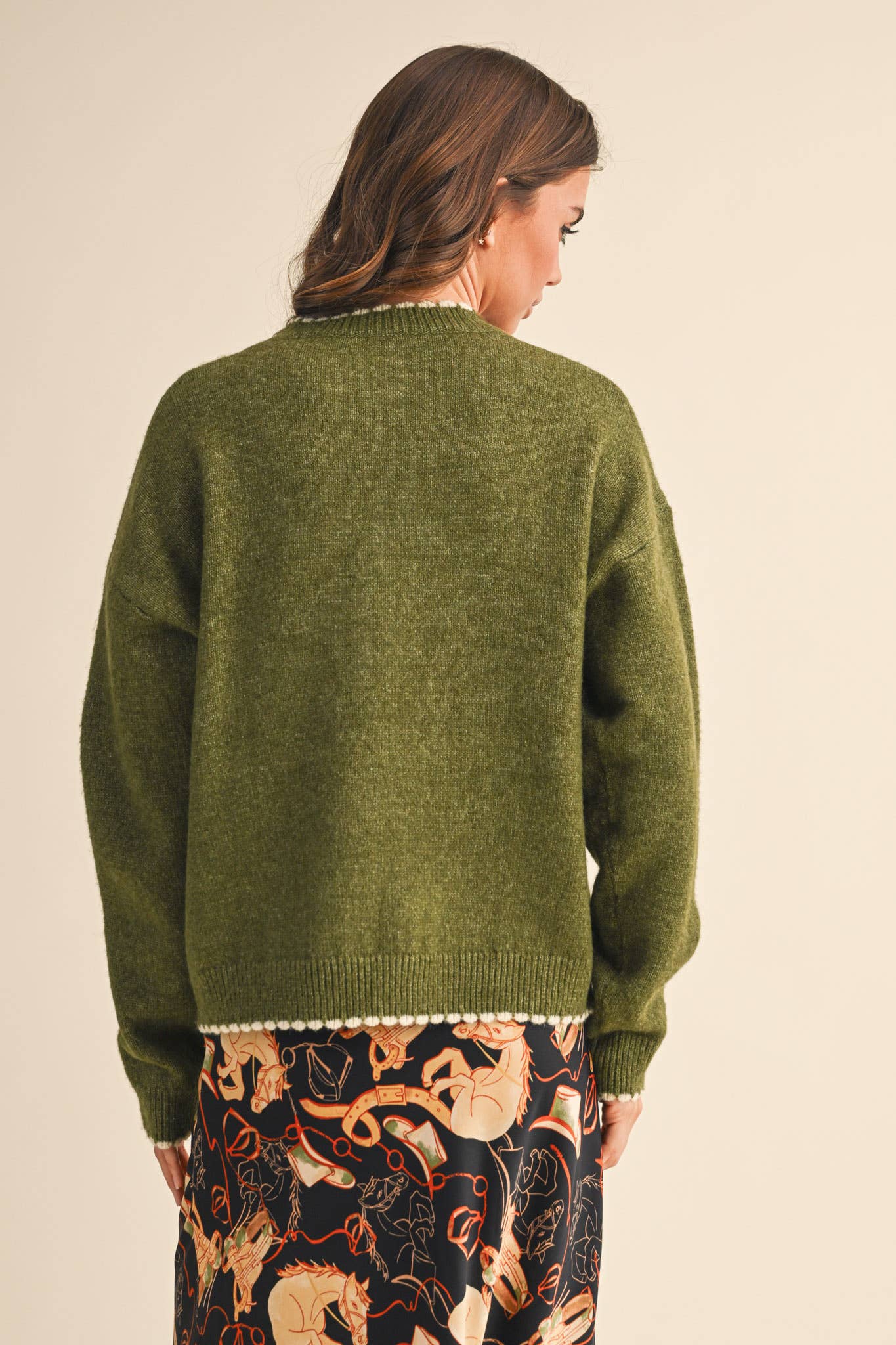 CONTRAST KNIT SCALLOPED EDGE SWEATER