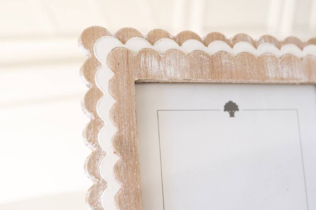 17061 - 12x14 wood scallop photo frame (8x10 pic) natural/wh