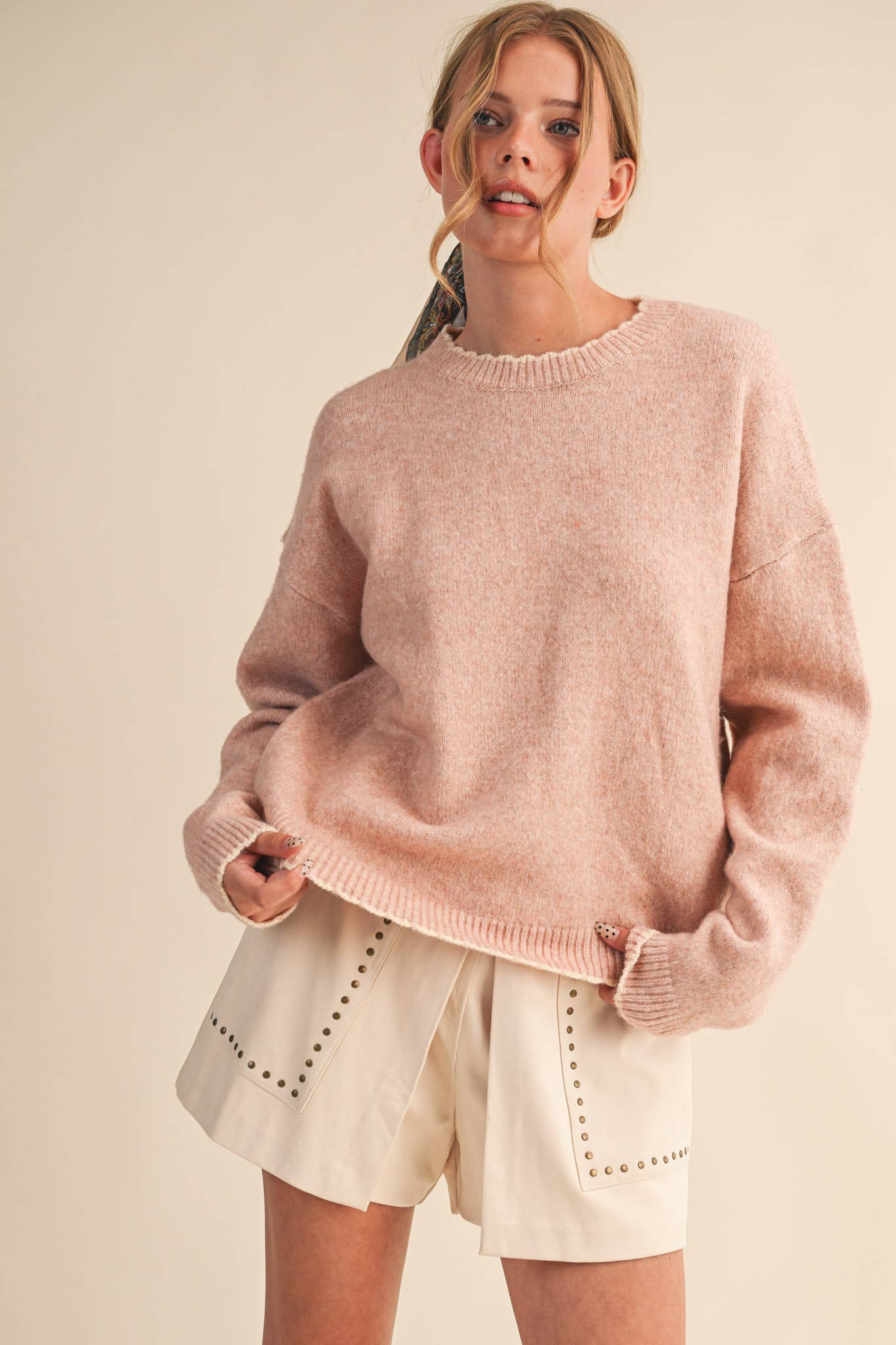CONTRAST KNIT SCALLOPED EDGE SWEATER