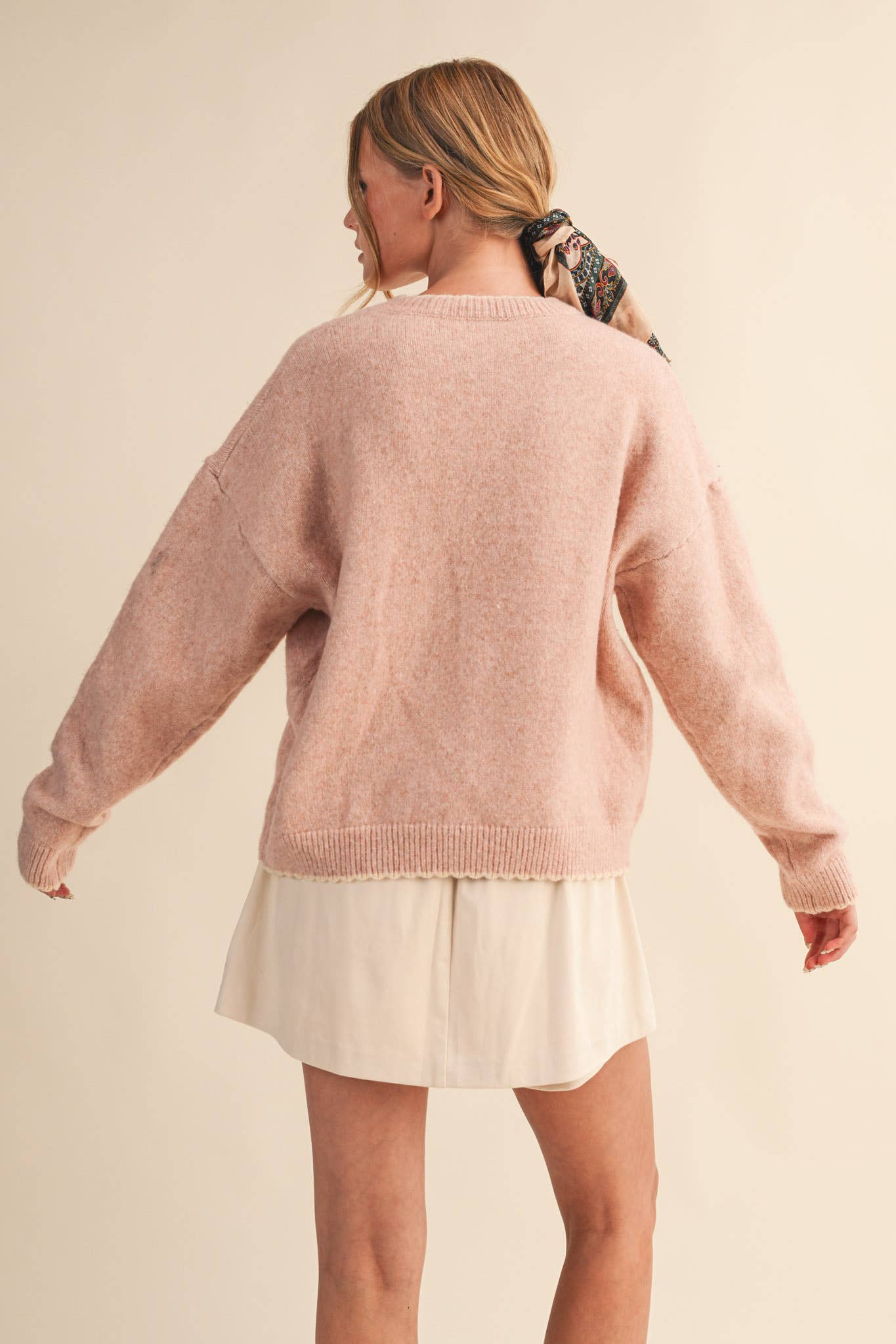 CONTRAST KNIT SCALLOPED EDGE SWEATER