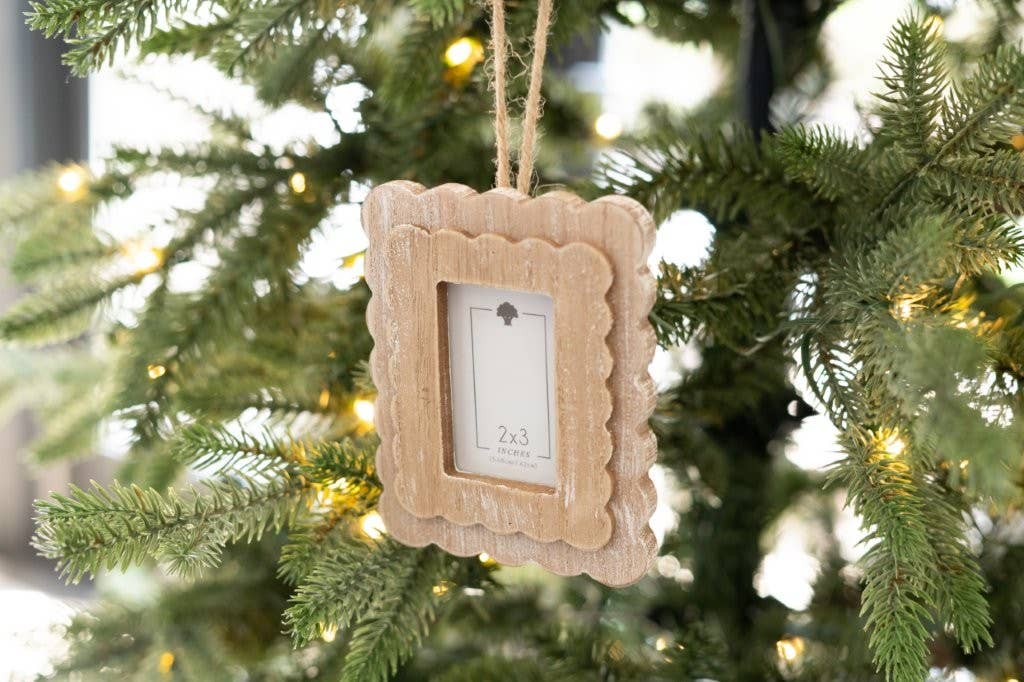 5x5 wood scallop photo frame ornament 2x3 pic  - 17050