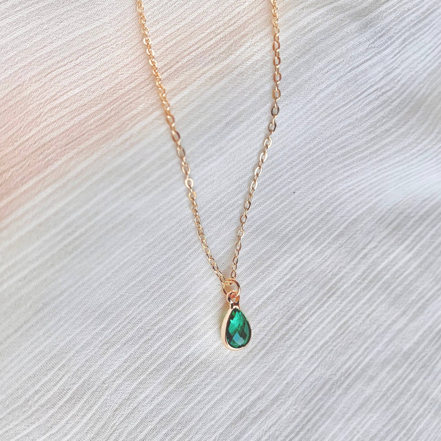 TEAL EMERALD GEM NECKLACE | gold | dainty charm necklace