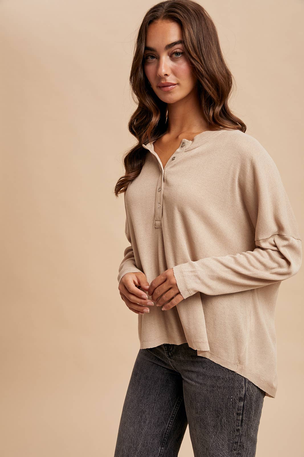 LONG SLEEVE HENLEY TOP WITH RAW EDGE HEM