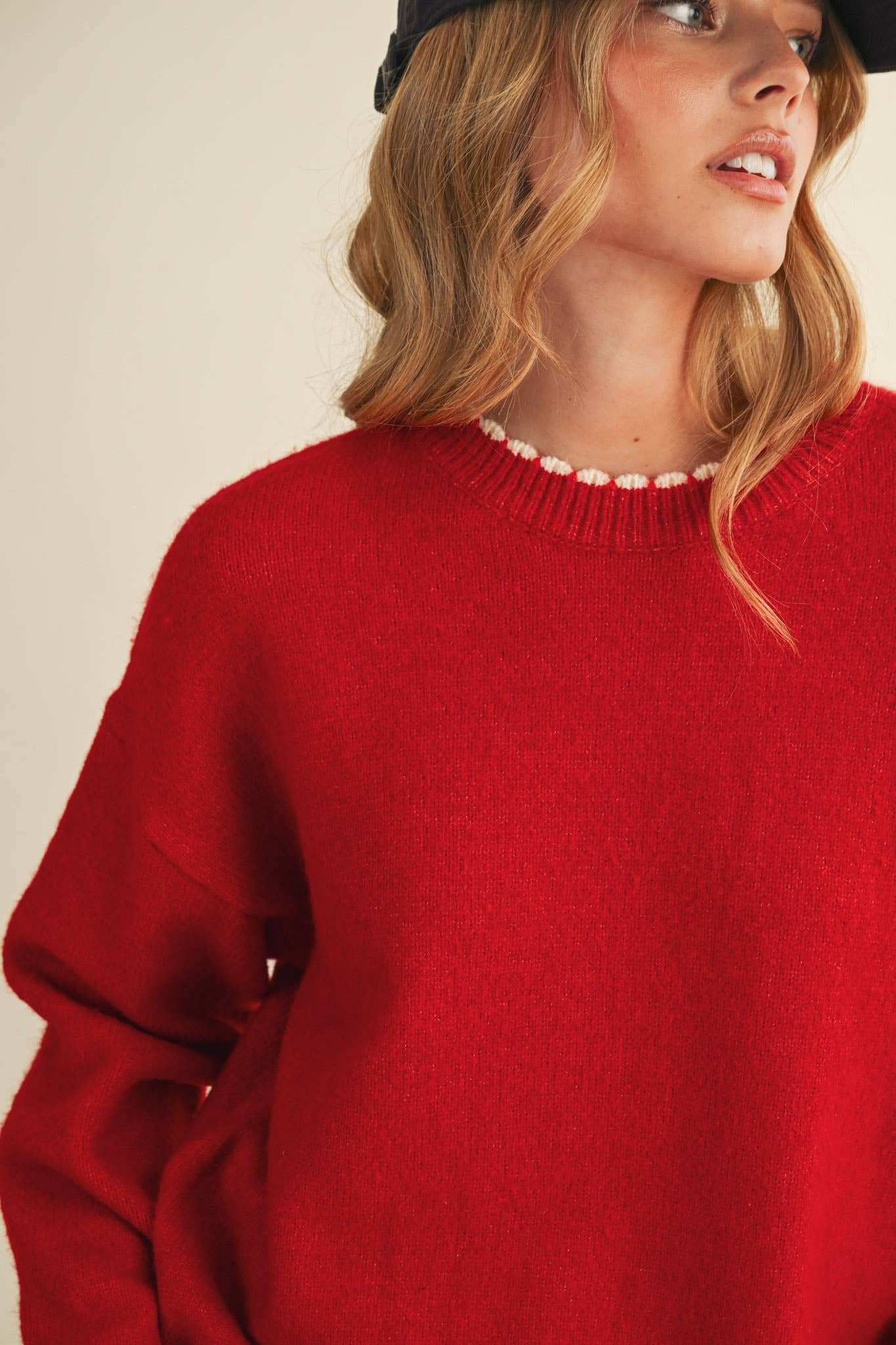 CONTRAST KNIT SCALLOPED EDGE SWEATER