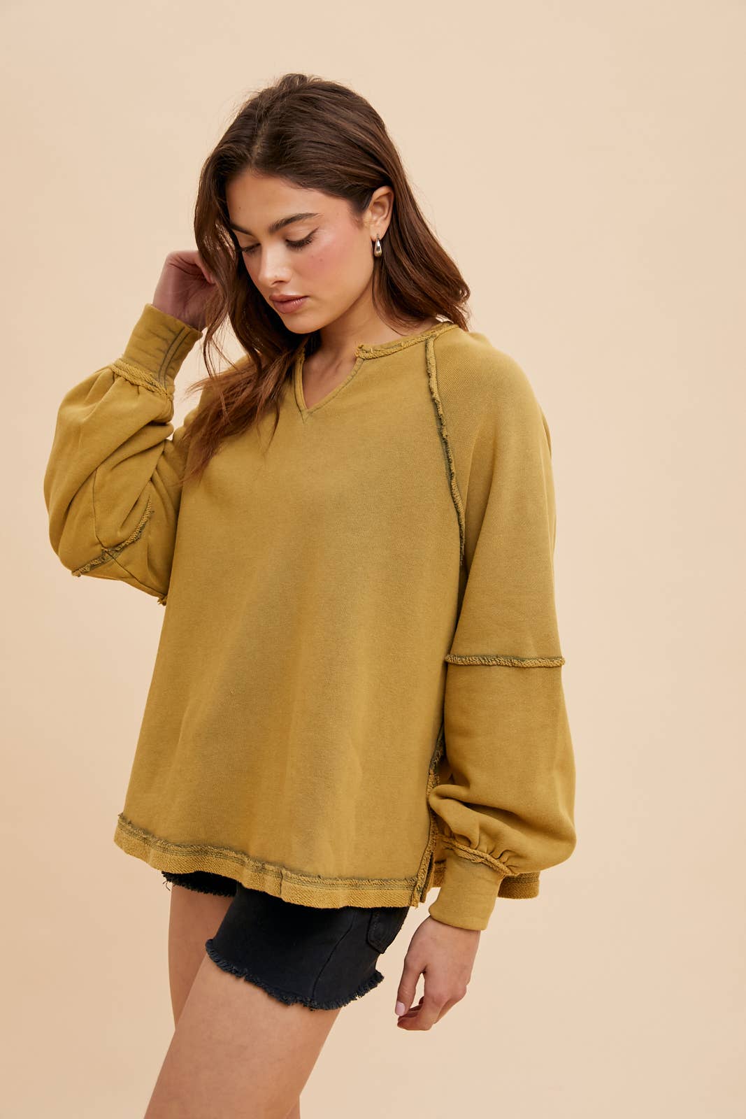 OVERSIZED GARMENT WASHED NOTCHED TOP
