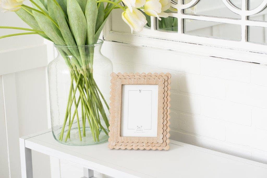 17028 - 8x10 wood photo frame SCALLOP (5x7 pic)
