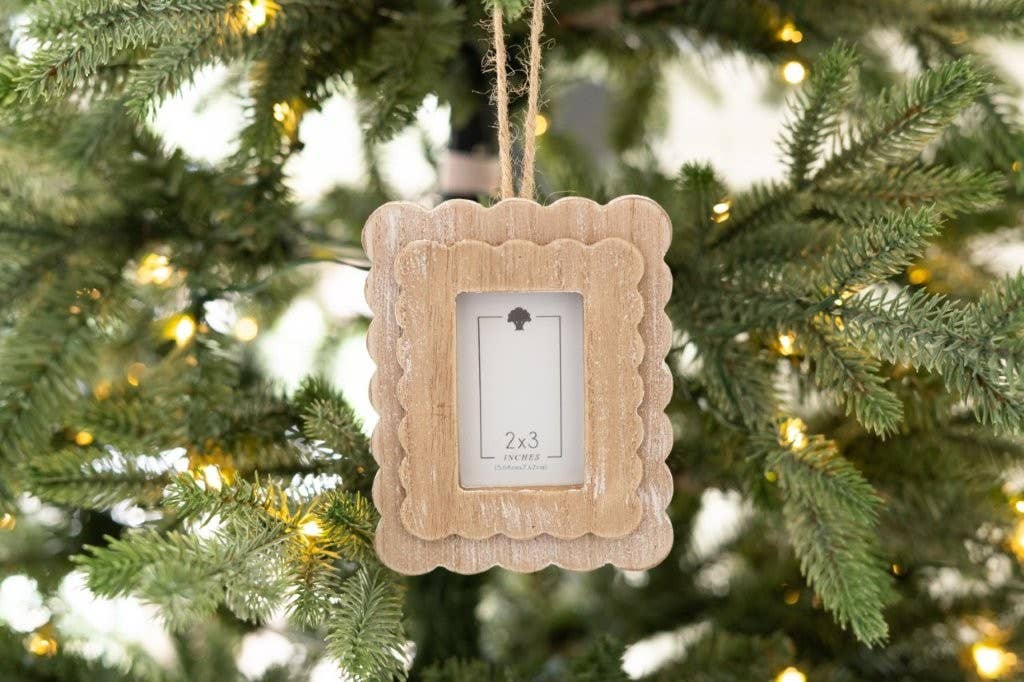 5x5 wood scallop photo frame ornament 2x3 pic  - 17050