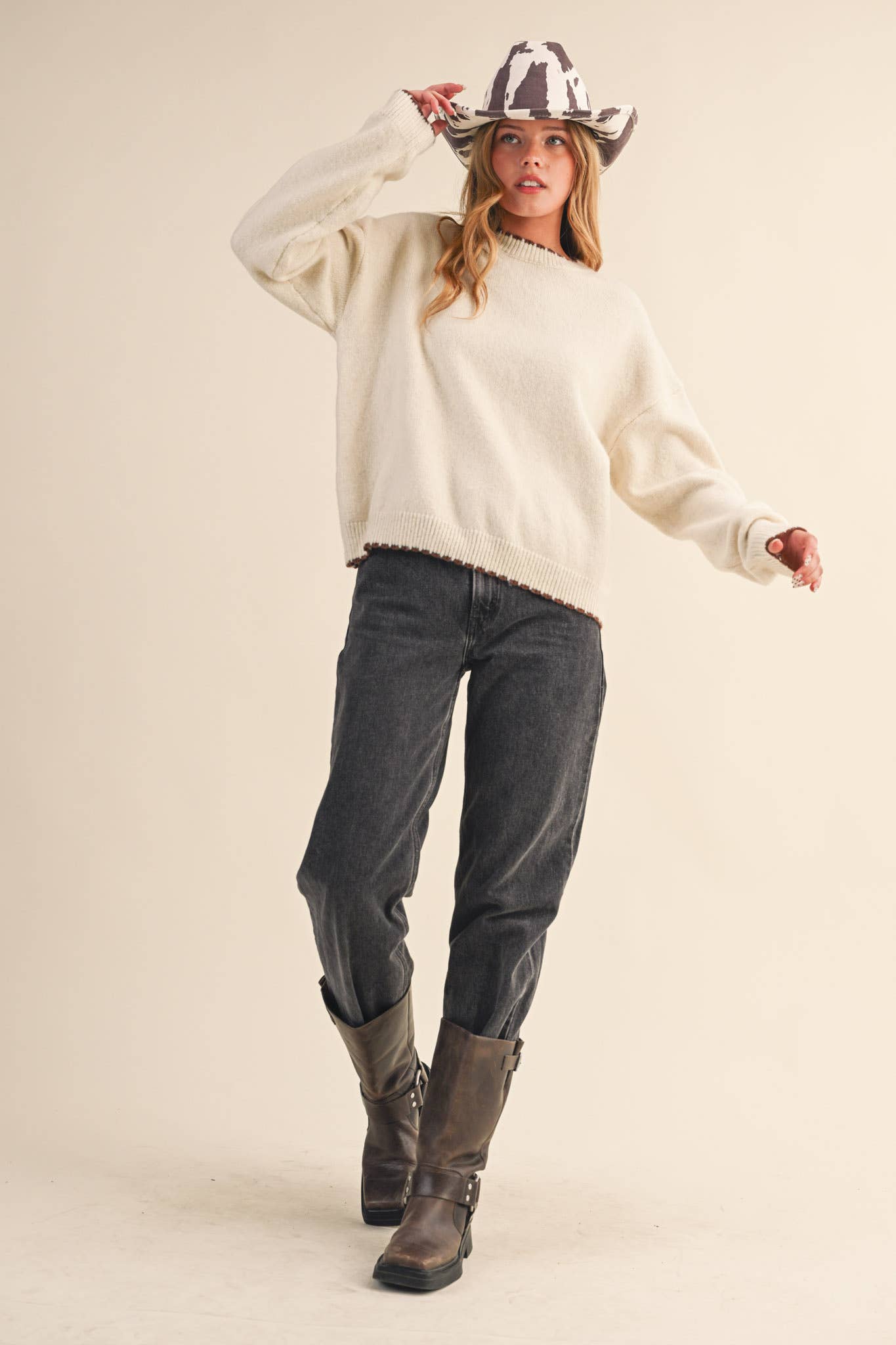 CONTRAST KNIT SCALLOPED EDGE SWEATER